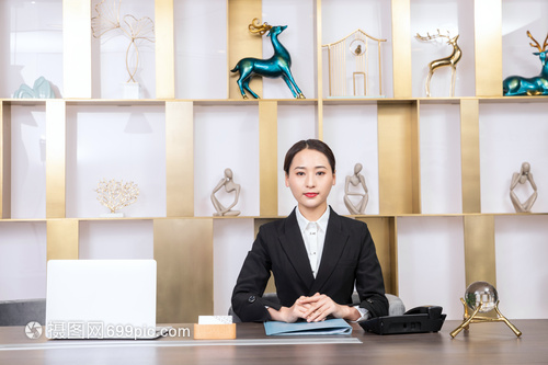 前台服务人员的摄影艺术 专业形象与暖心服务的完美结合